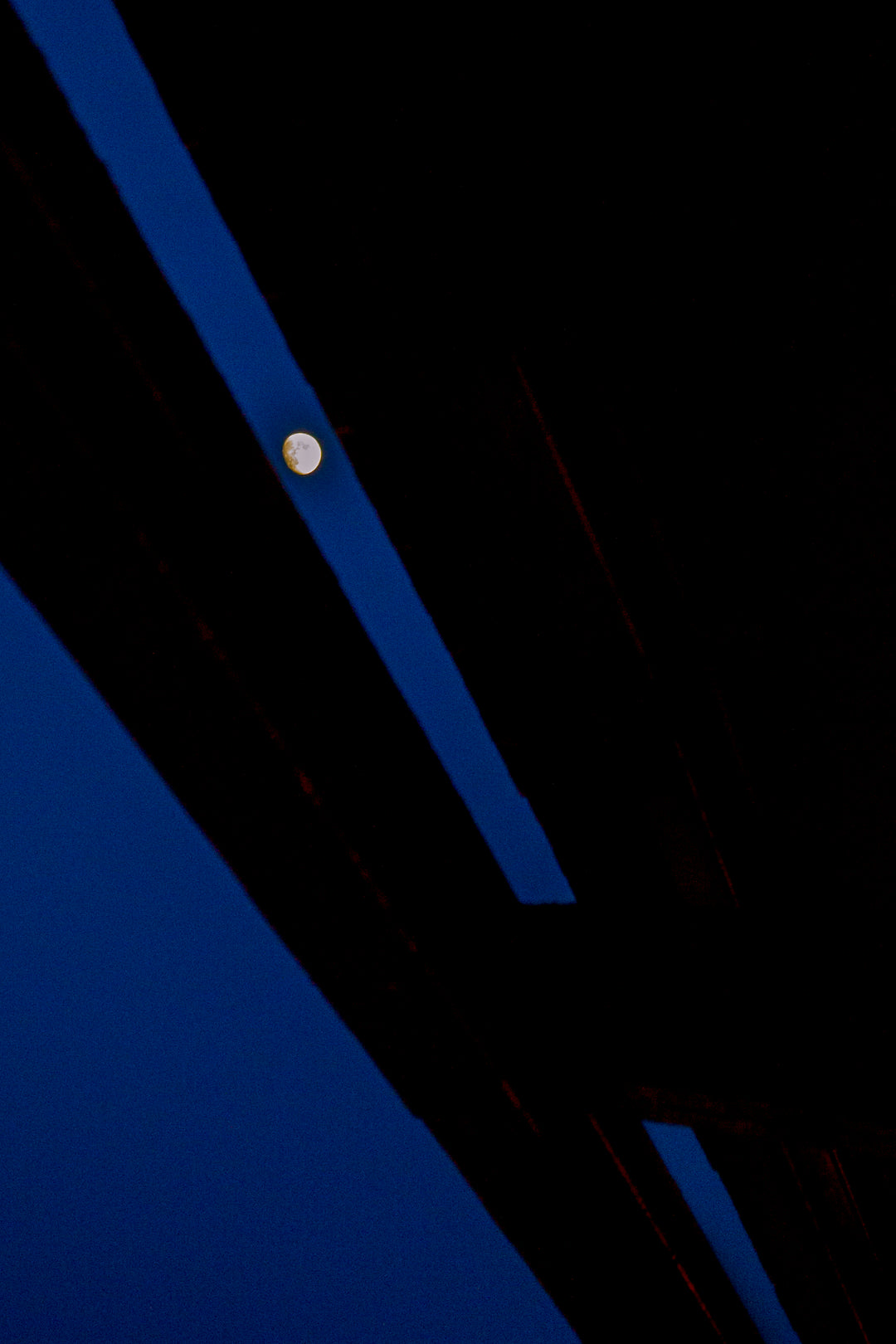 Donis Almanzar - Moon Over the Bridge